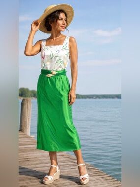 Vintage Green Satin Midi Skirt Set Floral Top & Floral Appliqués Statement Belt